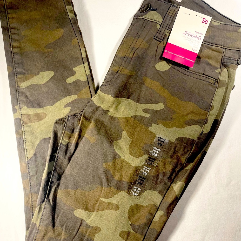 Brand New Camo Jeggings Size 9